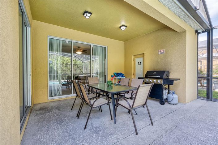 Image No.24-6 Bed Property for sale