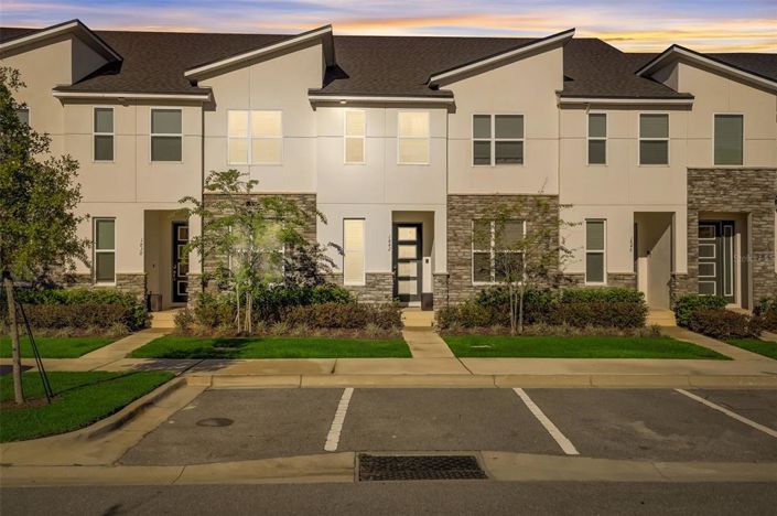 Image No.18-5 Bed Townhouse for sale