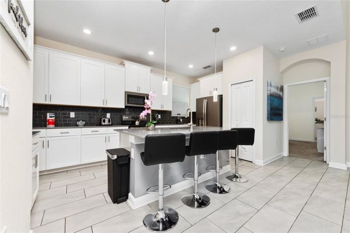 Image No.12-5 Bed Property for sale