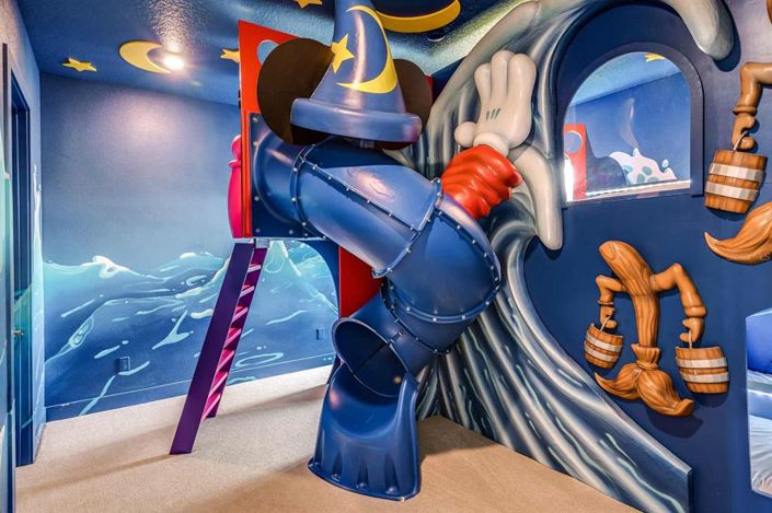 Image No.19-6 Bed Property for sale