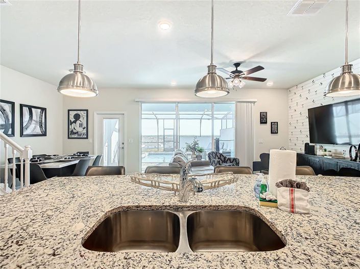 Image No.11-5 Bed Townhouse for sale