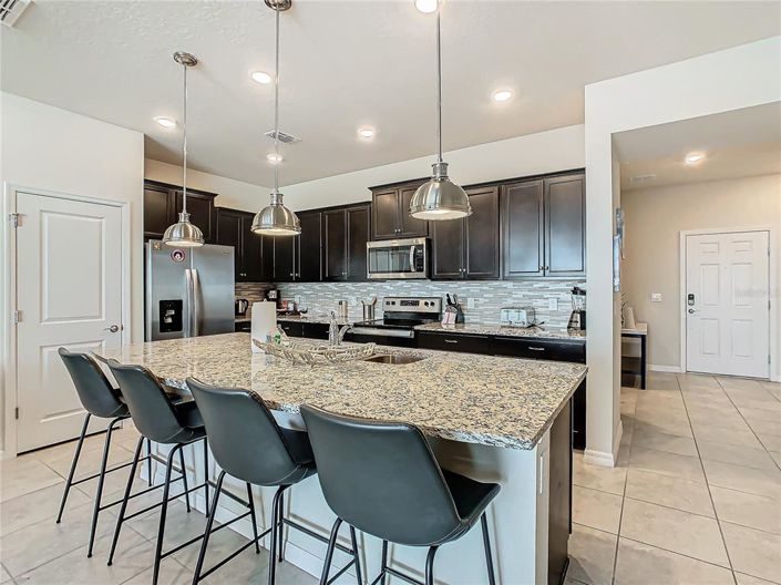 Image No.13-5 Bed Townhouse for sale