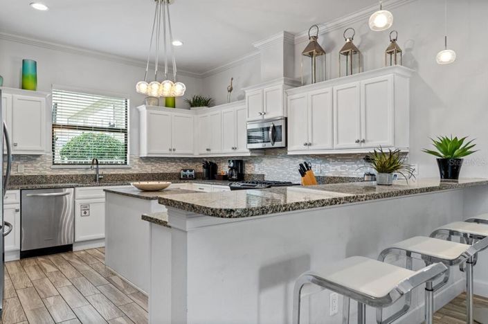 Image No.9-7 Bed Property for sale