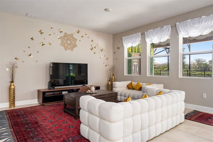 Image No.24-5 Bed Property for sale