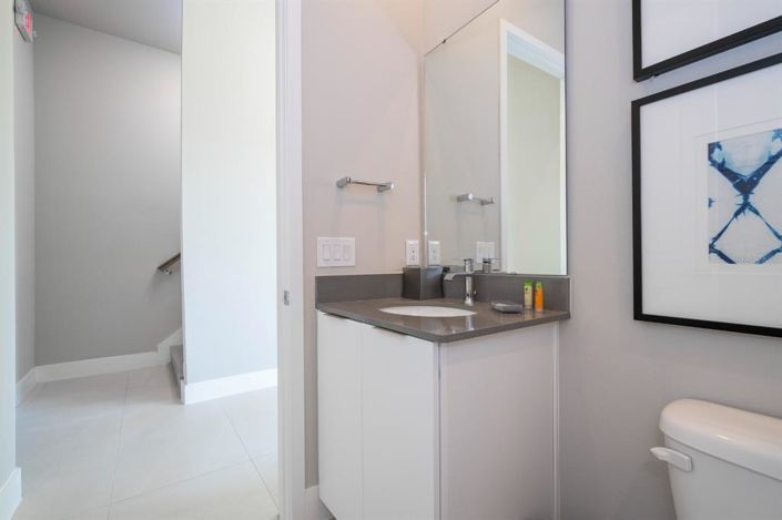 Image No.12-5 Bed Property for sale