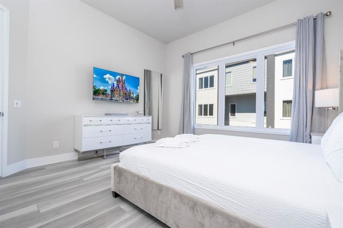 Image No.65-5 Bed Property for sale