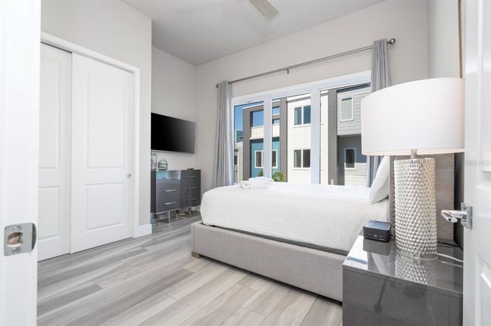 Image No.70-5 Bed Property for sale