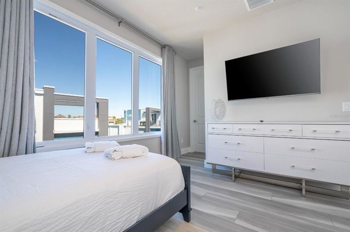 Image No.71-5 Bed Property for sale