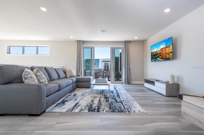 Image No.89-5 Bed Property for sale