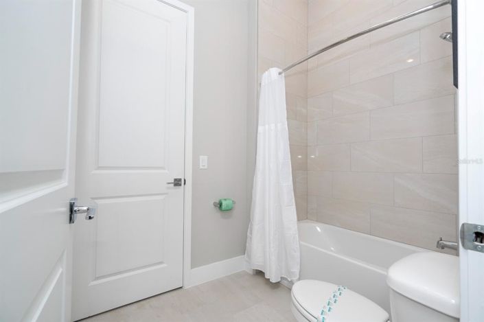 Image No.9-5 Bed Property for sale