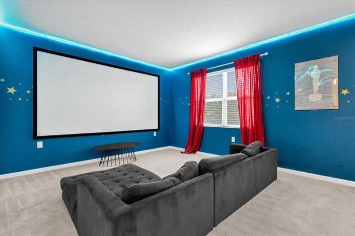 Image No.19-6 Bed Property for sale