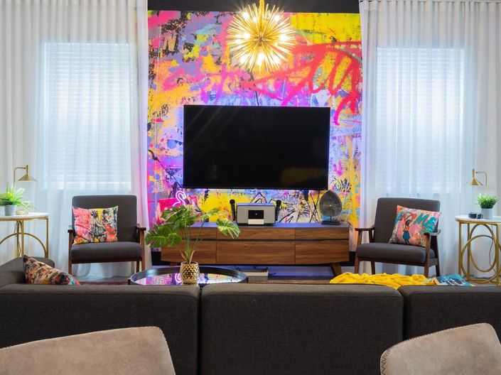 Image No.12-6 Bed Property for sale