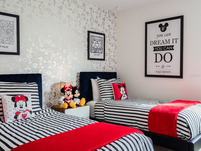 Image No.20-6 Bed Property for sale