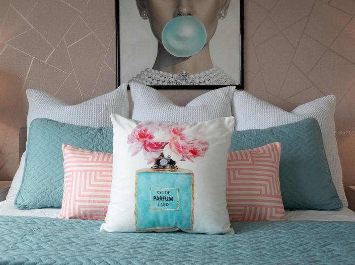 Image No.36-6 Bed Property for sale