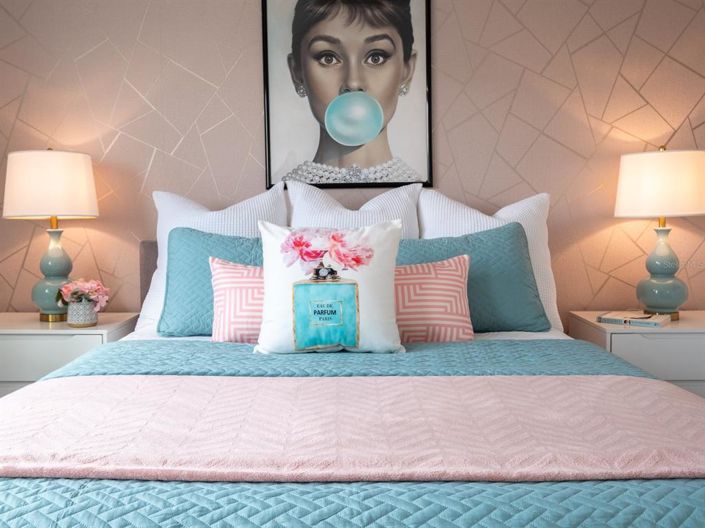 Image No.37-6 Bed Property for sale