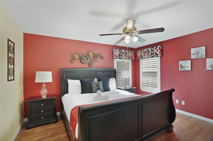 Image No.17-6 Bed Property for sale