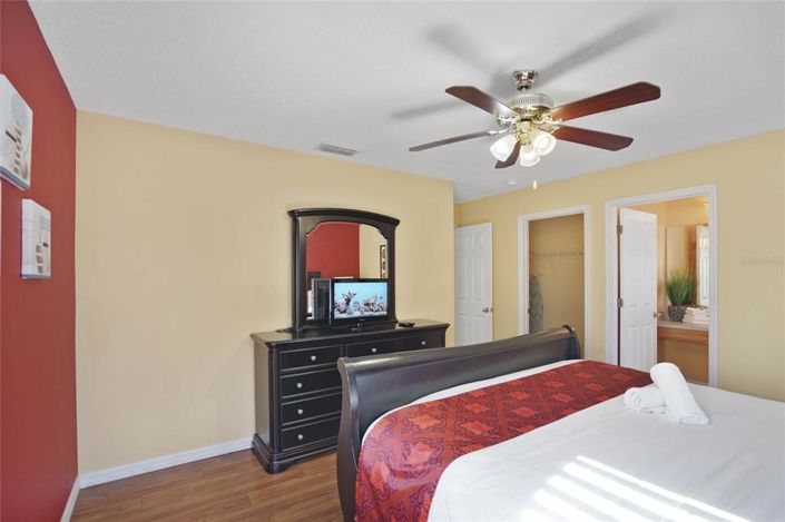 Image No.18-6 Bed Property for sale