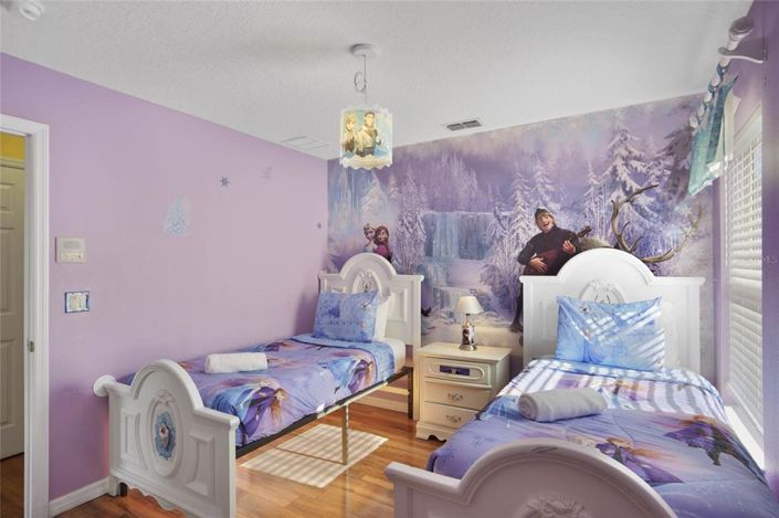 Image No.20-6 Bed Property for sale