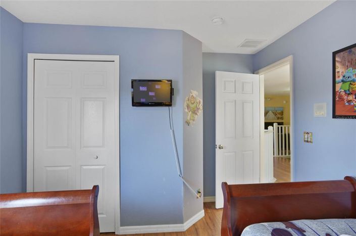 Image No.24-6 Bed Property for sale