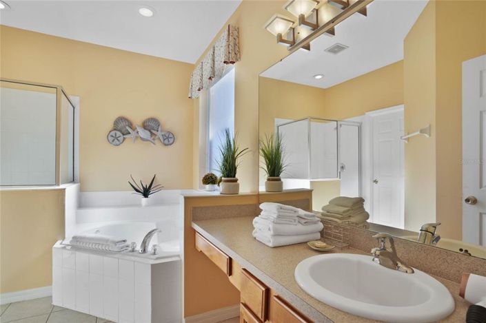 Image No.30-6 Bed Property for sale