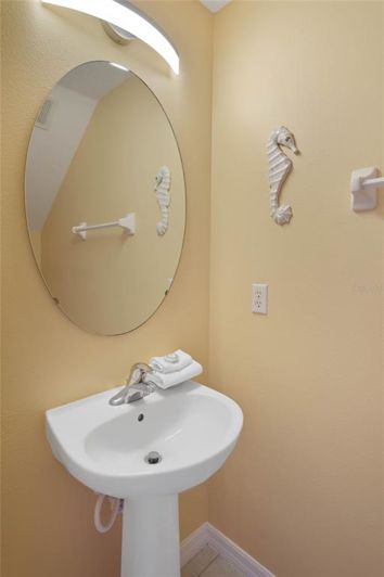 Image No.31-6 Bed Property for sale