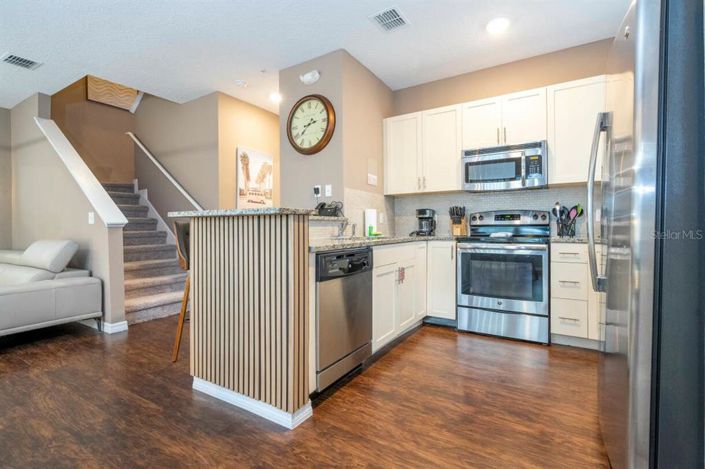 Image No.2-4 Bed Townhouse for sale