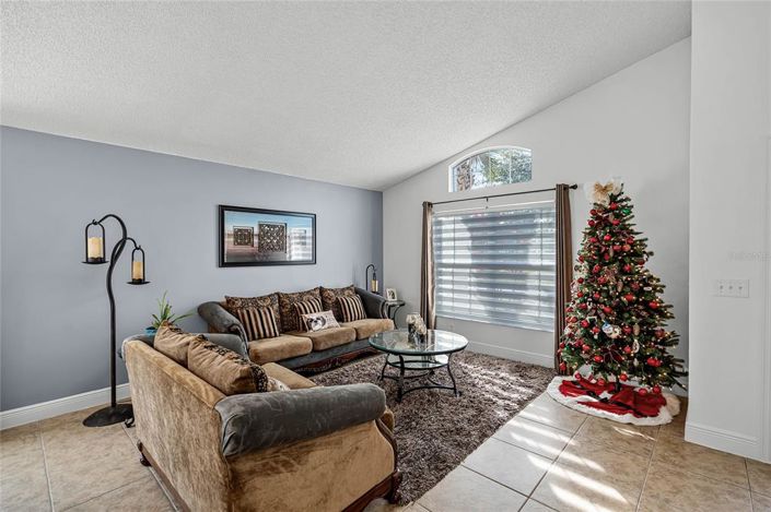 Image No.10-4 Bed Property for sale