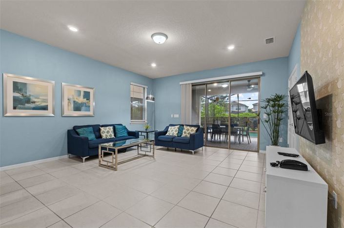 Image No.12-6 Bed Property for sale