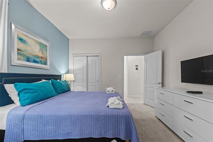 Image No.16-6 Bed Property for sale