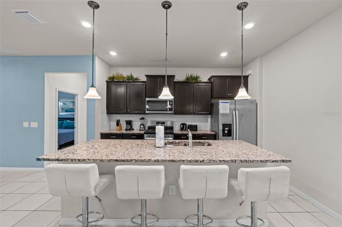 Image No.6-6 Bed Property for sale