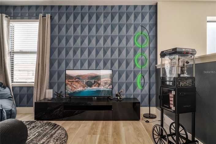 Image No.13-6 Bed Property for sale