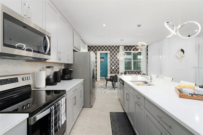 Image No.18-6 Bed Property for sale