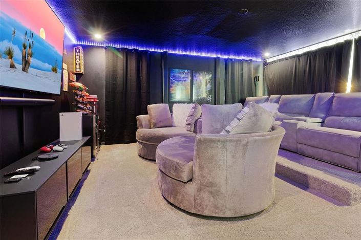 Image No.64-6 Bed Property for sale