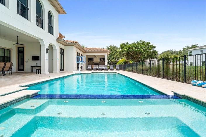 Image No.16-14 Bed Property for sale