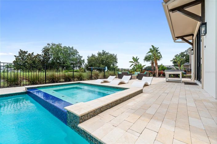 Image No.17-14 Bed Property for sale