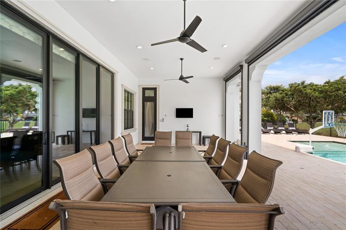 Image No.24-14 Bed Property for sale