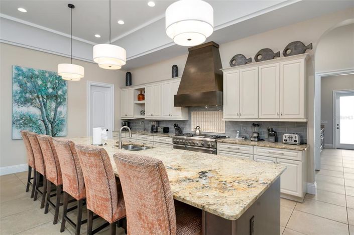 Image No.33-14 Bed Property for sale