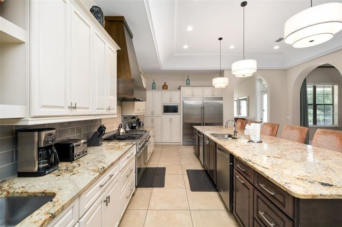 Image No.34-14 Bed Property for sale