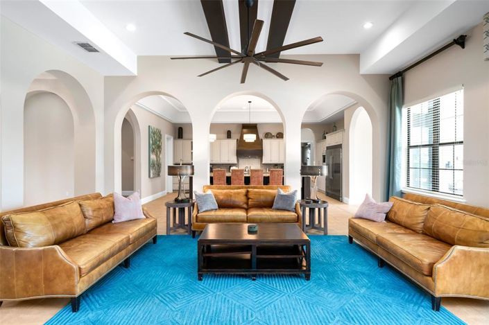 Image No.35-14 Bed Property for sale