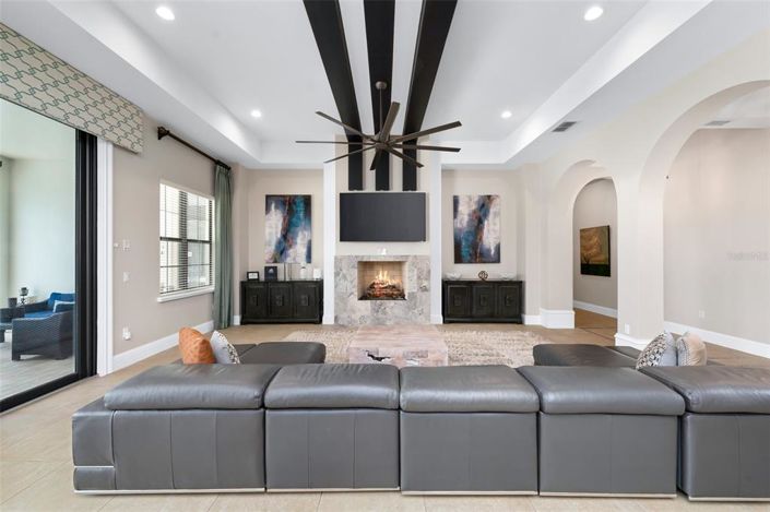 Image No.36-14 Bed Property for sale