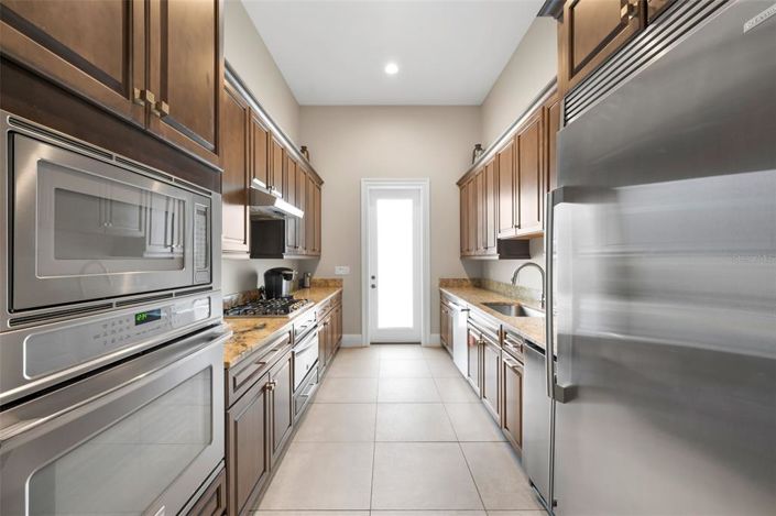 Image No.40-14 Bed Property for sale