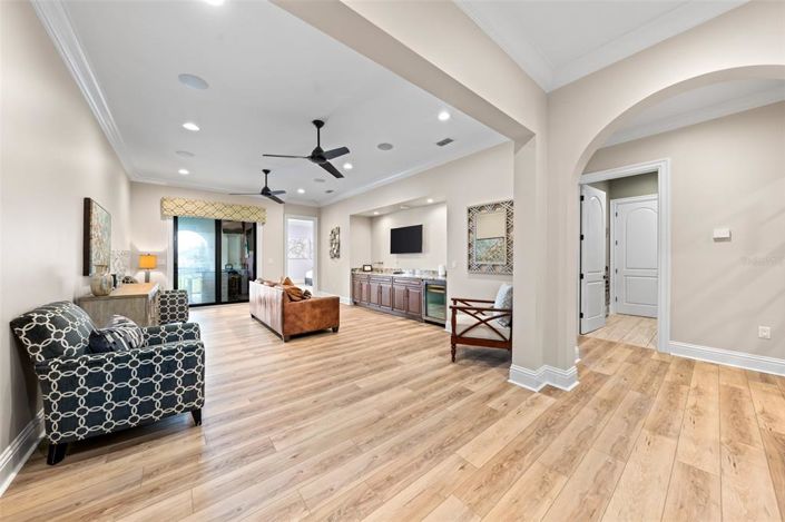 Image No.63-14 Bed Property for sale