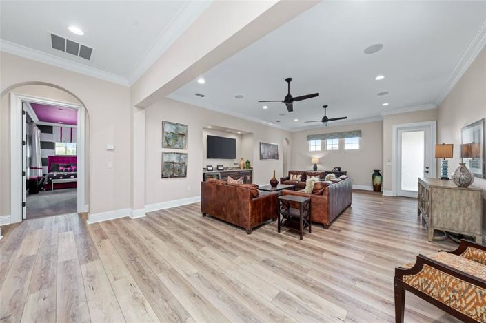 Image No.64-14 Bed Property for sale