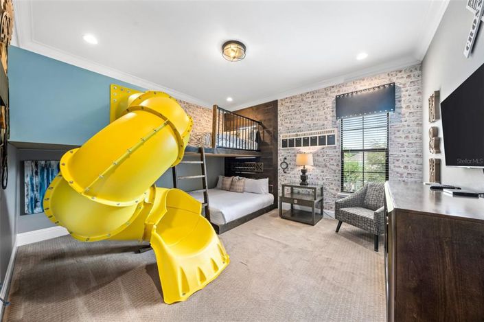 Image No.67-14 Bed Property for sale