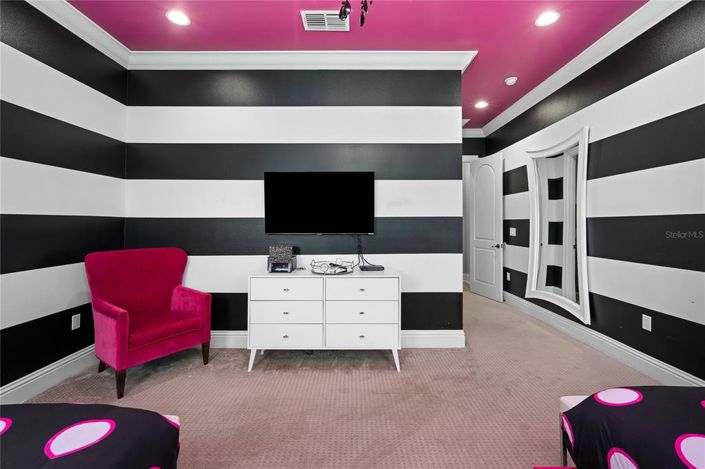 Image No.73-14 Bed Property for sale