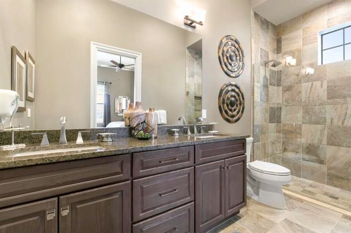 Image No.82-14 Bed Property for sale