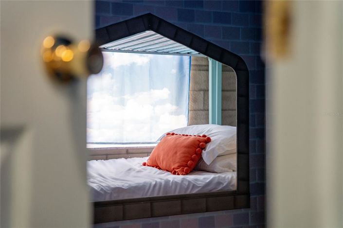 Image No.22-4 Bed Townhouse for sale