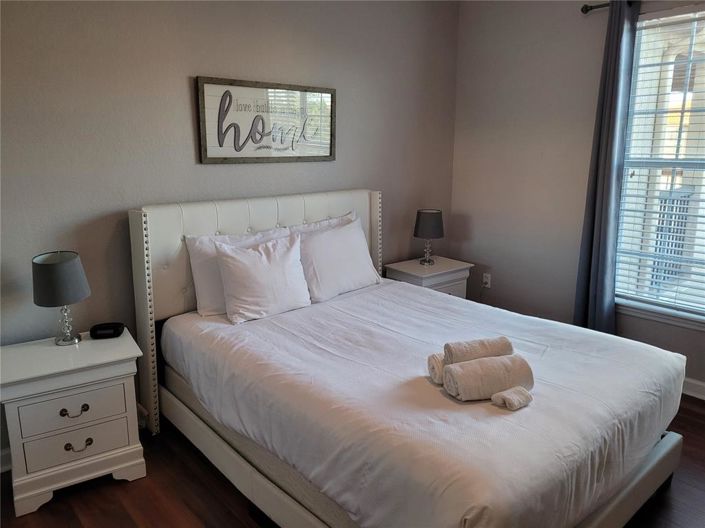 Image No.10-2 Bed Property for sale