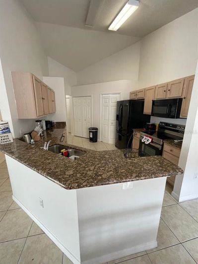 Image No.17-4 Bed Property for sale