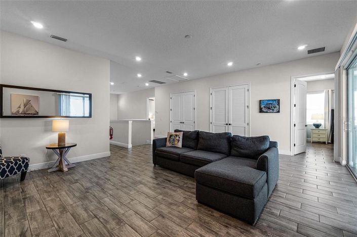 Image No.15-6 Bed Property for sale